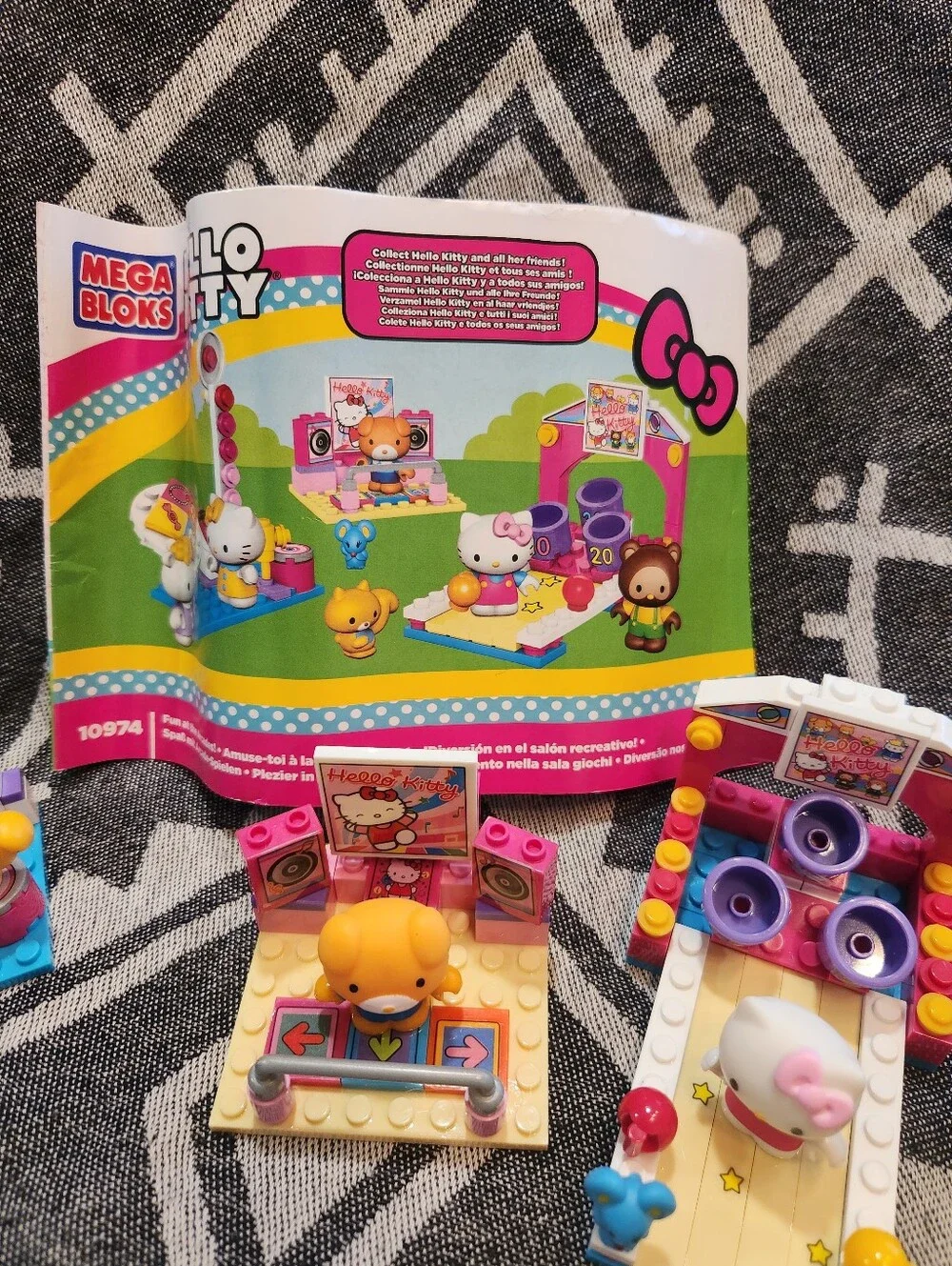 Hello Kitty Mega Bloks Fun At The Arcades 7 Minifig Playset 10974 -  Complete